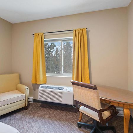 Wagon Wheel Hotel Уест Йелоустоун Екстериор снимка