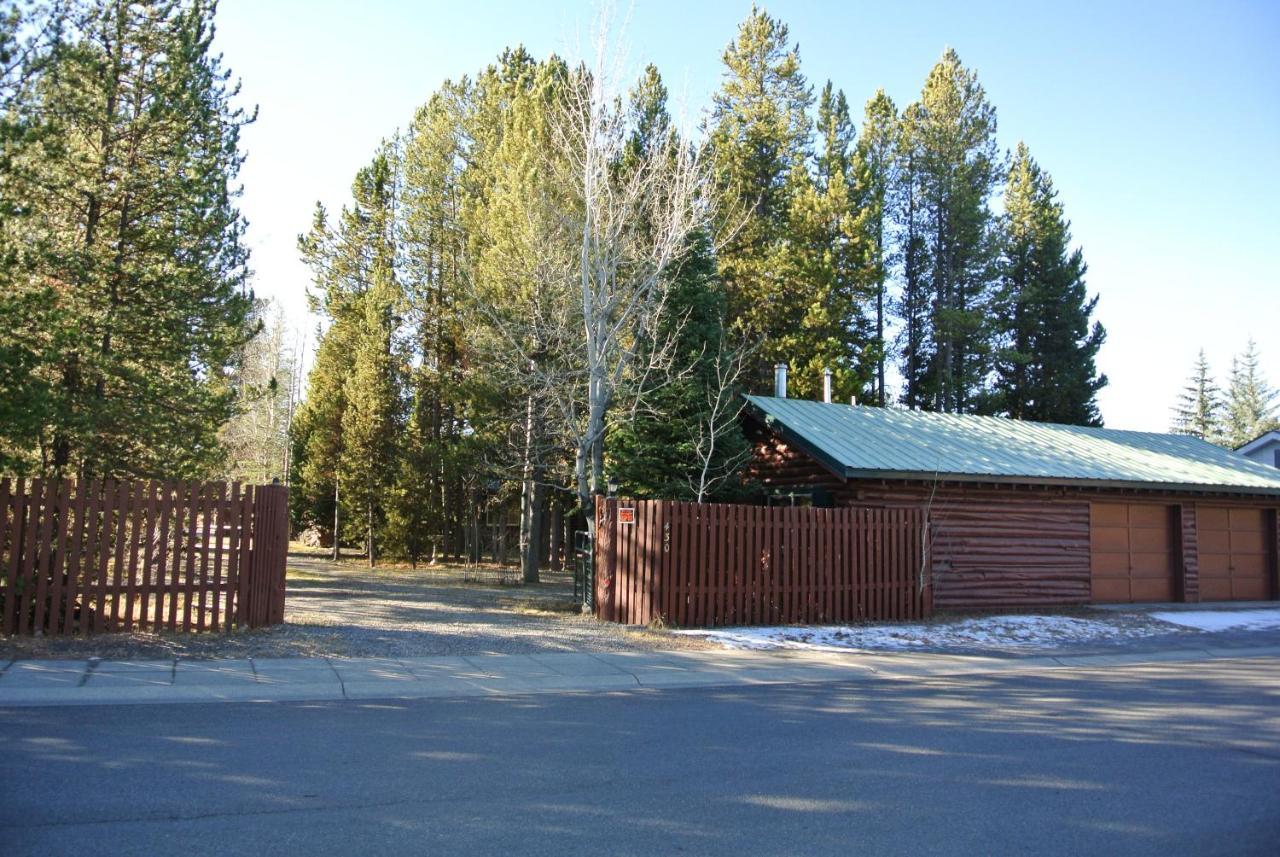 Wagon Wheel Hotel Уест Йелоустоун Екстериор снимка