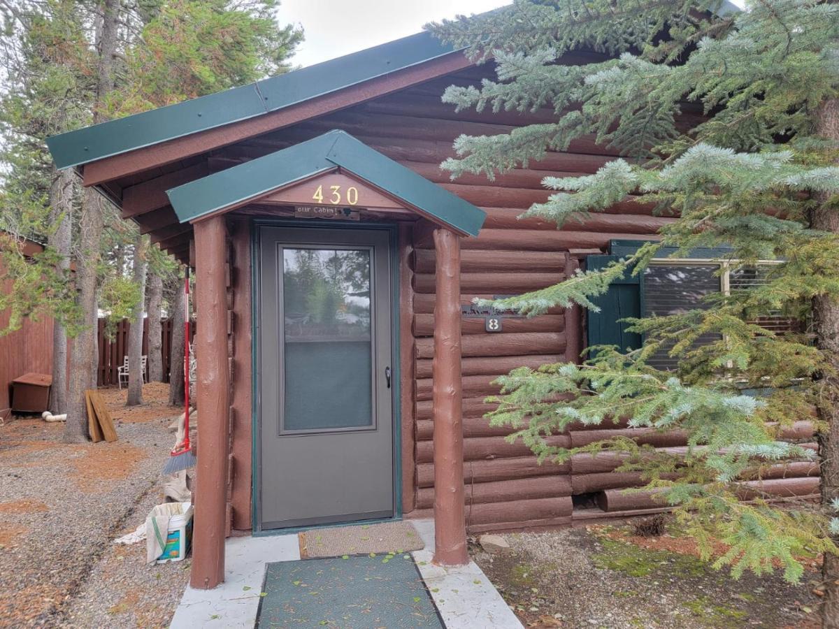 Wagon Wheel Hotel Уест Йелоустоун Екстериор снимка