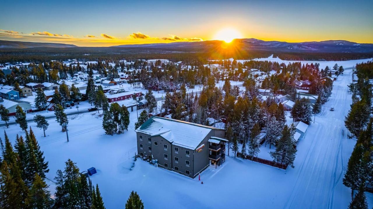 Wagon Wheel Hotel Уест Йелоустоун Екстериор снимка