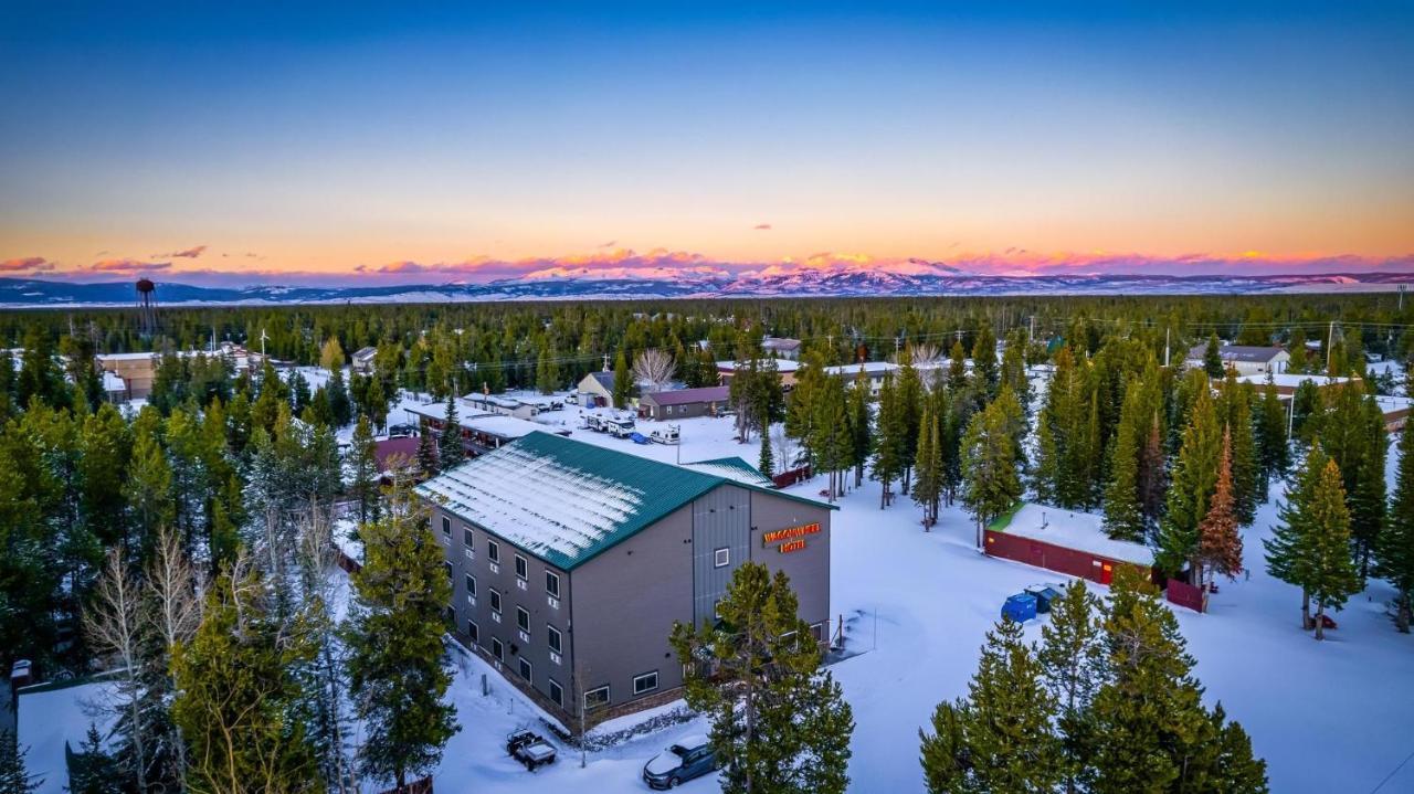 Wagon Wheel Hotel Уест Йелоустоун Екстериор снимка