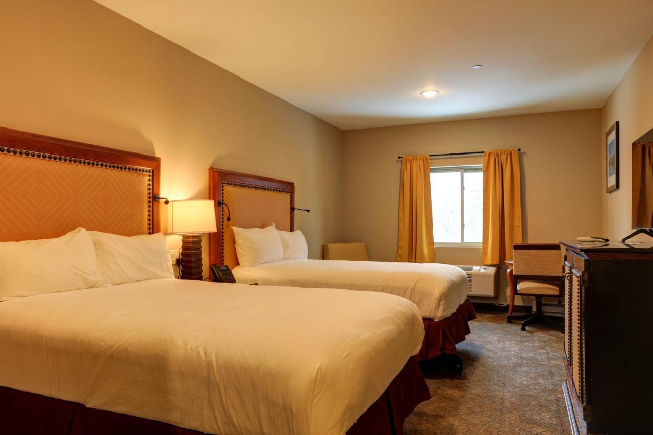 Wagon Wheel Hotel Уест Йелоустоун Екстериор снимка
