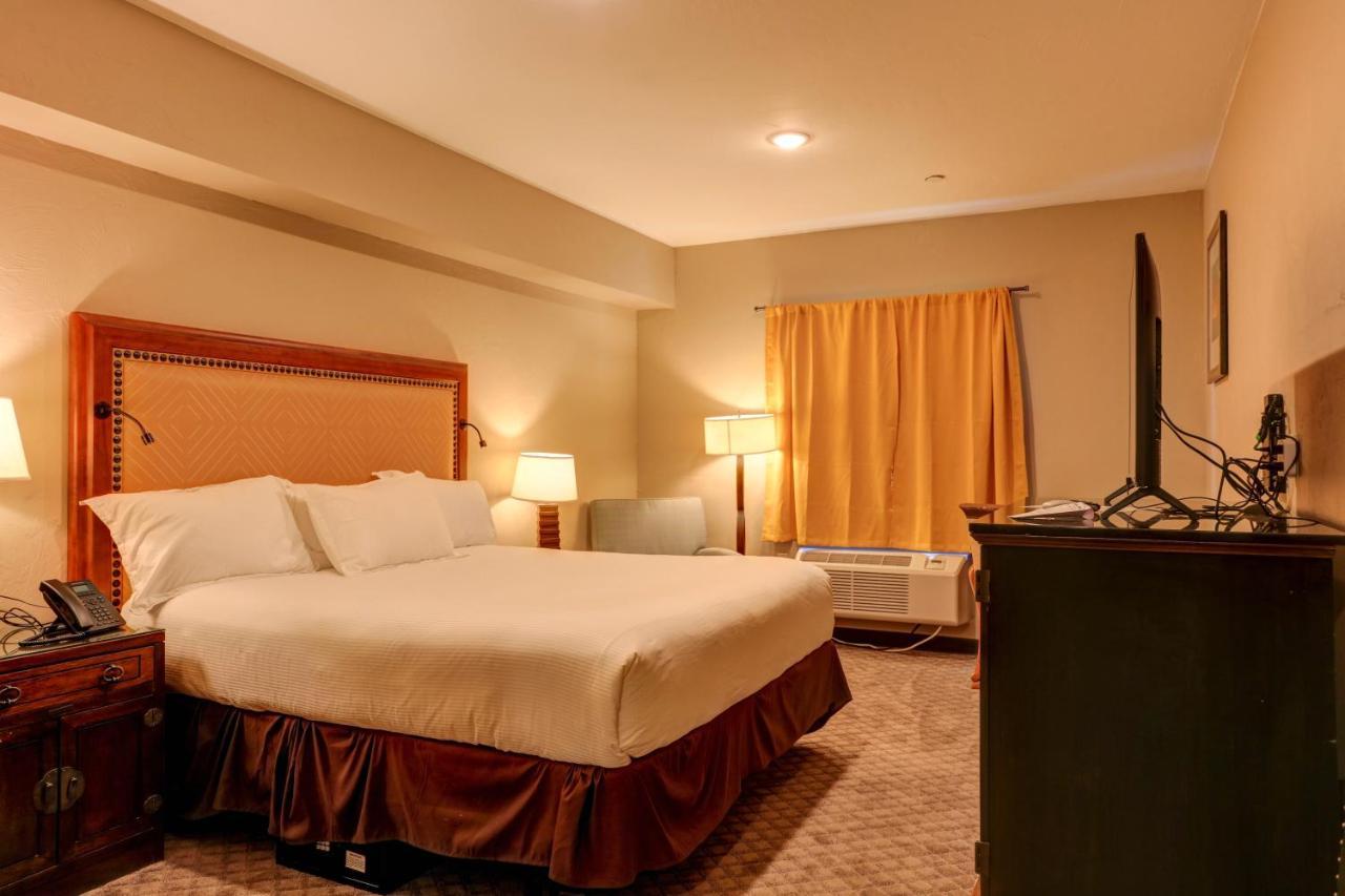 Wagon Wheel Hotel Уест Йелоустоун Екстериор снимка