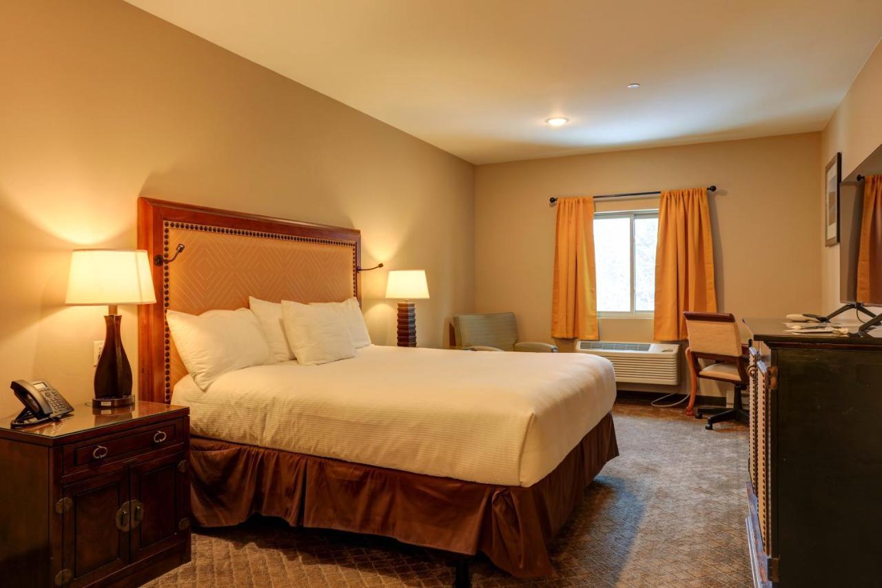 Wagon Wheel Hotel Уест Йелоустоун Екстериор снимка