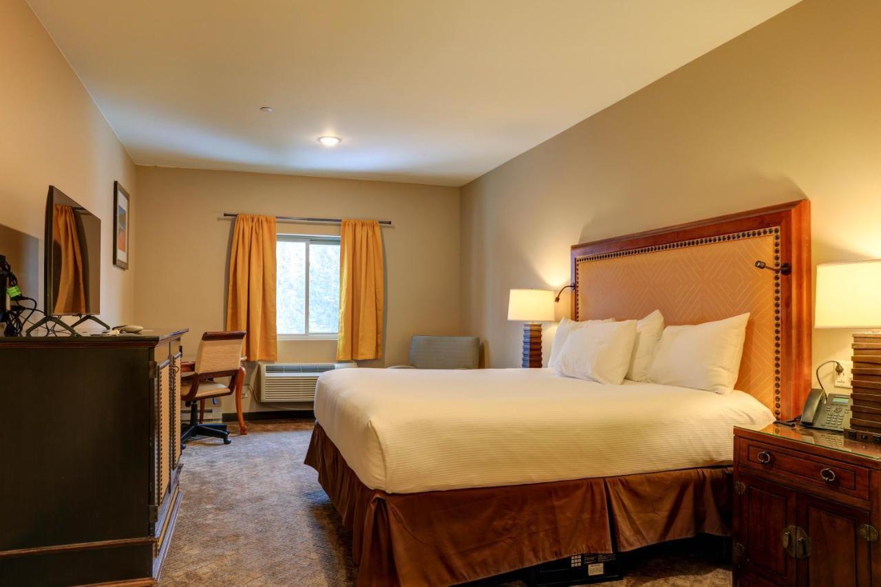 Wagon Wheel Hotel Уест Йелоустоун Екстериор снимка