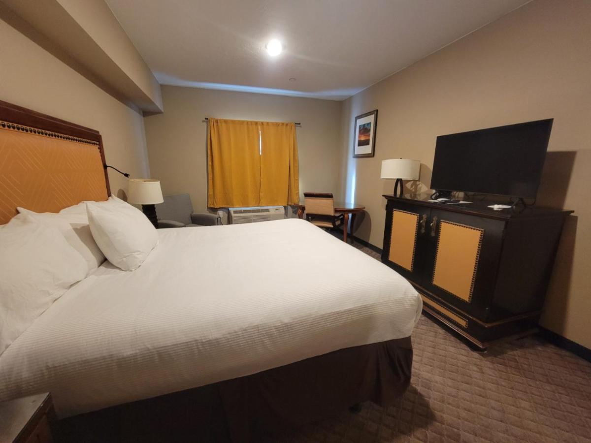 Wagon Wheel Hotel Уест Йелоустоун Екстериор снимка