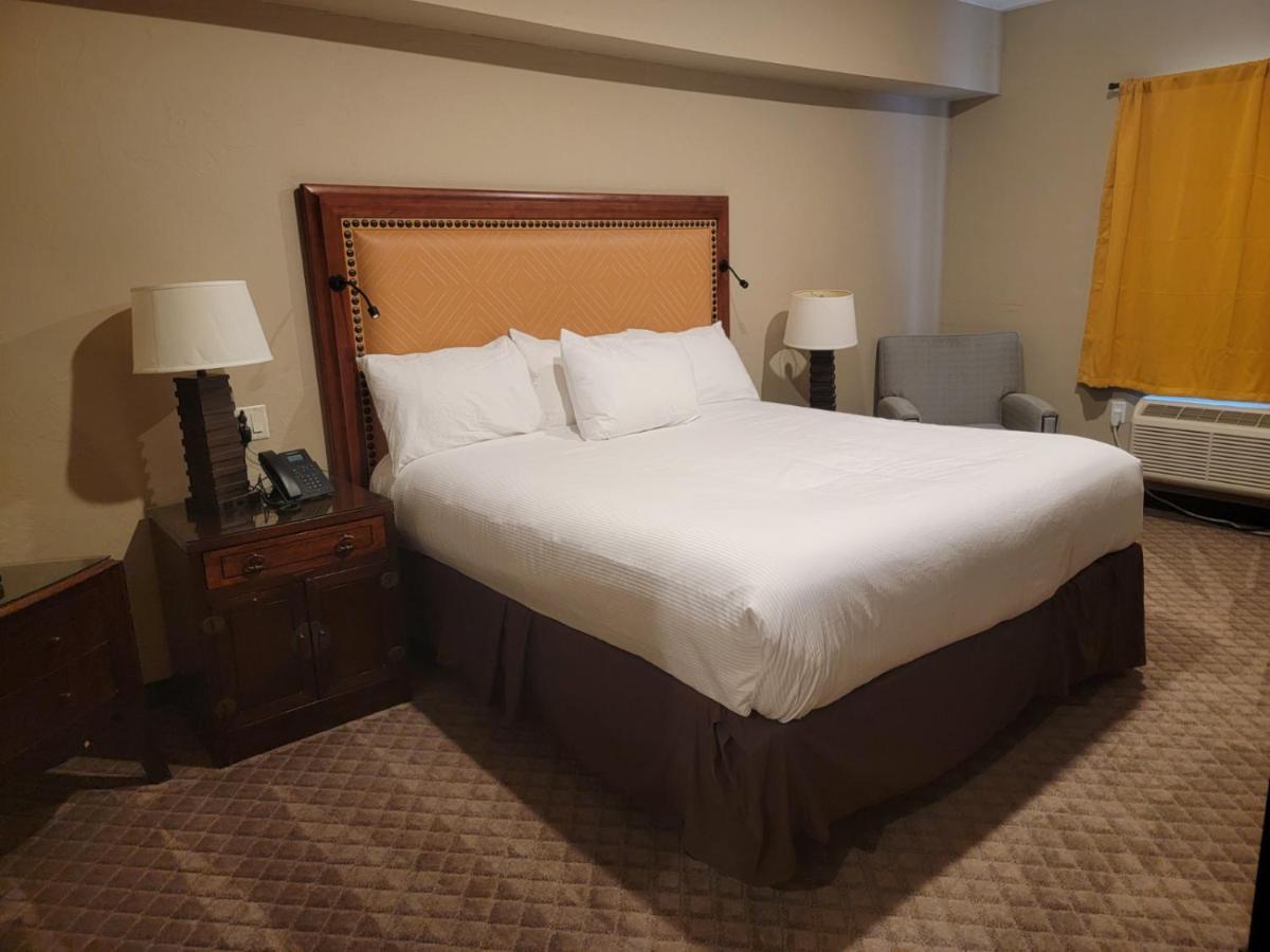 Wagon Wheel Hotel Уест Йелоустоун Екстериор снимка