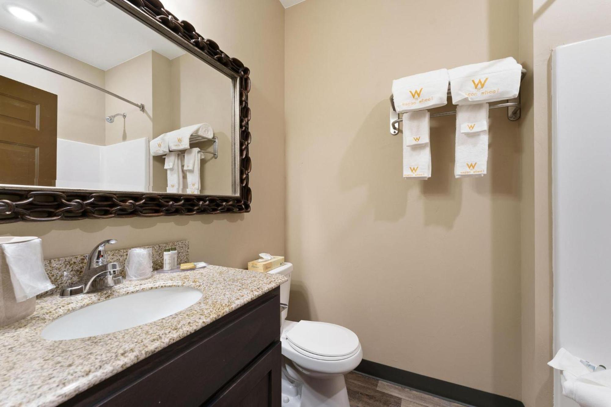 Wagon Wheel Hotel Уест Йелоустоун Екстериор снимка