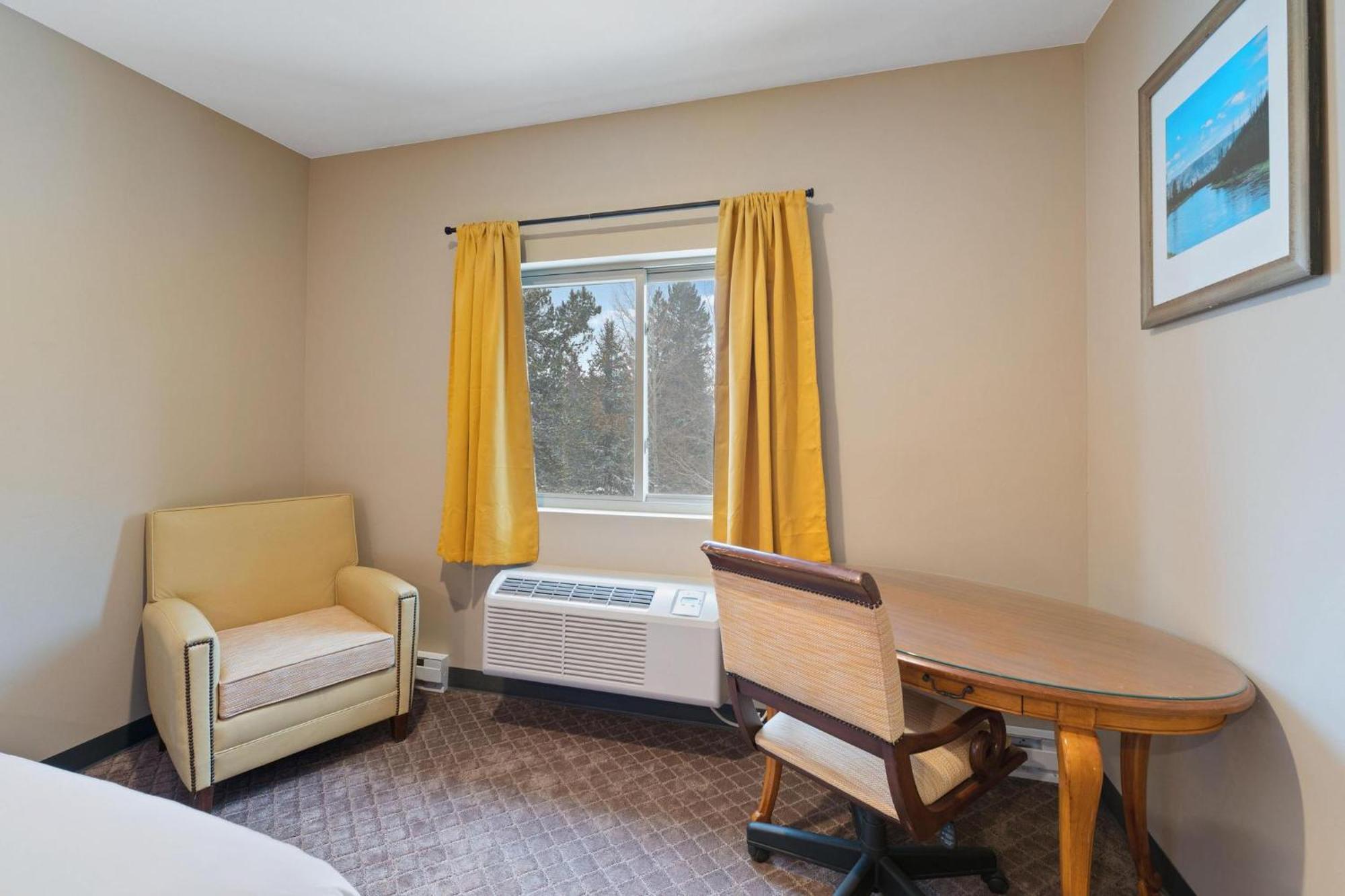 Wagon Wheel Hotel Уест Йелоустоун Екстериор снимка
